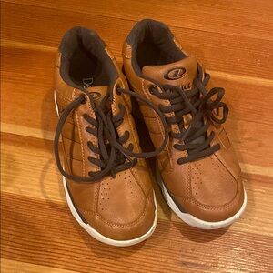 Dexter bowling shoes, Brown Sneakers with Padded Ankle and White Midsole